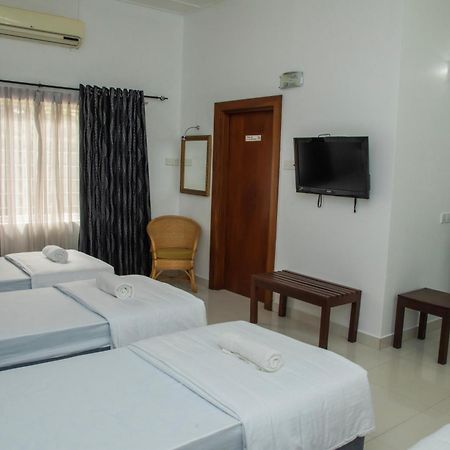 Funk Bunks - By The Lake Kandy Kültér fotó