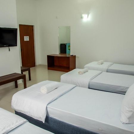 Funk Bunks - By The Lake Kandy Kültér fotó