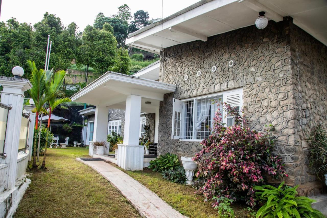 Funk Bunks - By The Lake Kandy Kültér fotó